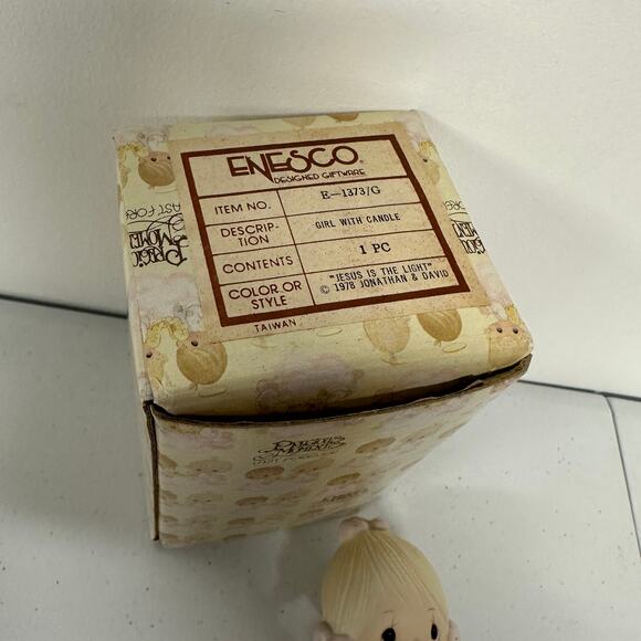 New in Box, 1977 Vintage Precious Moments JESUS IS THE LIGHT Figurine - Picture 8 of 8